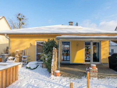 Ruheoase mit Koiteich – gepflegtes Einfamilienhaus in grüner Umgebung