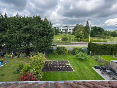 Moderne Dachgeschosswohnung mit Klimaanlage - in Karlsruhe-Rintheim