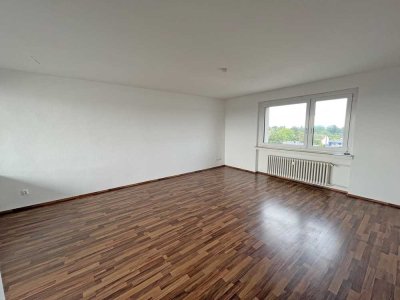 Gut geschnittene Wohnung mit Aufzug und Balkon