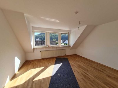 ***Hell renovierte Dachgeschosswohnung mit neuer Einbauküche in Andernach - Namedy***