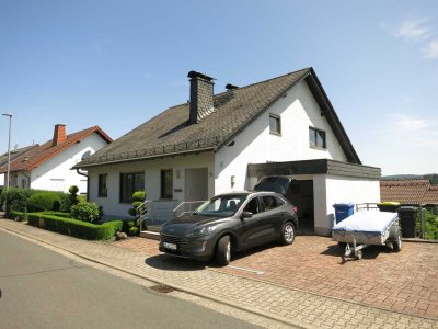 Geräumiges Einfamilienhaus mit gehobener Ausstattung und ELW in Taunusstein