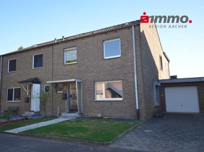 Bezugsfreie Doppelhaushälfte mit großem Grundstück und Garage