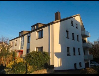 Sanierte 3,5-Zimmer-Wohnung mit Balkon und Einbauküche in Bad