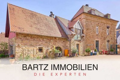 Einzigartige Gelegenheit: Wohnhaus & historische Schule in der Südpfalz