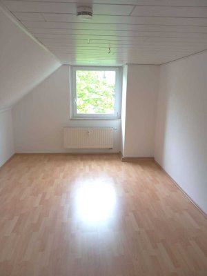 Großzügige, gemütliche 3-Raum-Dachgeschosswohnung in ruhiger Lage