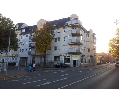 Schöne Zweiraum-Wohnung mit Balkon, Aufzug und TG-Platz