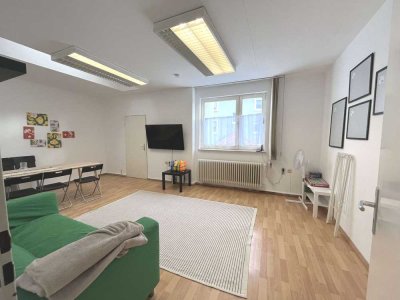 Geräumige 8-Zimmer-Wohnung – viel Licht, viel Platz – WG-geeignet – frei nach Vereinbarung