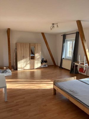 +++1 Zimmer-Wohnung, aber auch 2 Zimmer möglich+++
