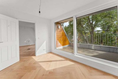 Einzugsbereite, neu ausgebaute Dachgeschosswohnung mit 2 Terrassen