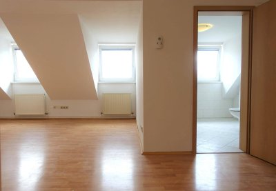 Tribuswinkel - Baden - Kleine 3 Zimmer Dachgeschoßwohnung