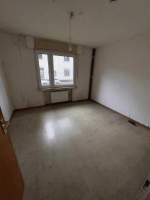 2-Zimmer-Wohnung im EG · 36,20 m² · Balkon · Sanierungsobjekt mit Paketoption