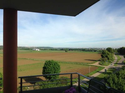 Freundliche 3,5-Zimmer-Wohnung mit geh. Innenausstattung,  Balkon mit toller Aussichtund EBK