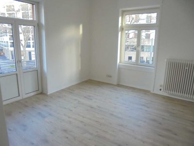 wunderschöne 2 Zimmer Altbauwohnung