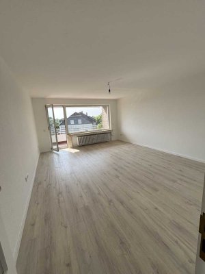 Erstbezug nach Renovierung: Ruhige 3-Zi-Whg. mit Aufzug/Balkon Nähe Klinikum in gepfl. MFH