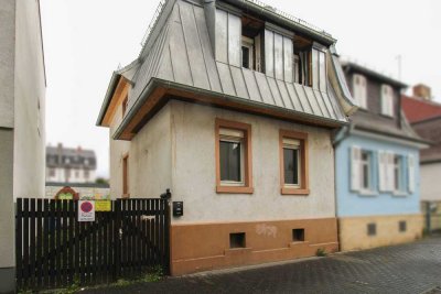 Sanierungsbedürftige DHH: Realisieren Sie selbst das Zuhause Ihrer Träume in Frankfurt-Höchst