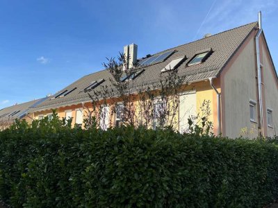 Provisionsfrei: Charmantes Reihenhaus mit 4 Zimmern und Garage in München-Feldmoching