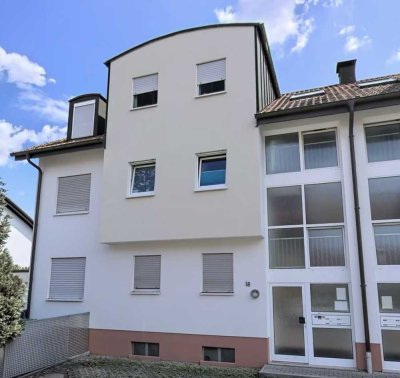 Ansprechende 3 Zimmerwohnung in einem geplegten Dreifamilienwohnhaus