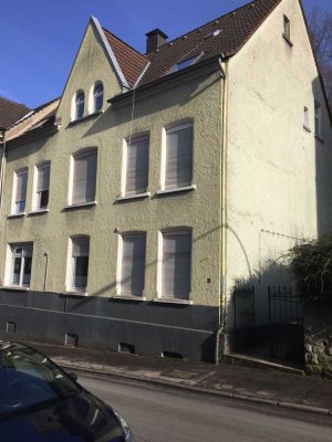 Mehrfamilienhaus mit einem zweiten nicht bebaubtem Grundstück in Hagen Hohenlimburg von Privat.