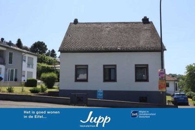 Schönes Einfamilienwohnhaus in zentraler Lage mit Terrasse, Garten und Garage, Hillesheim (41)