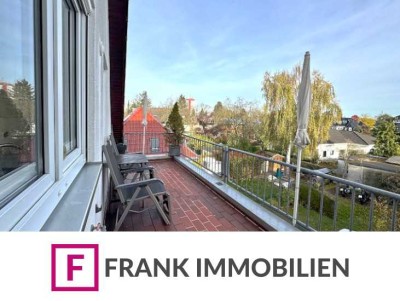 FRANK IMMOBILIEN - Wohnqualität pur – einzigartige DG-Maisonette in gepflegter Stadtvilla.