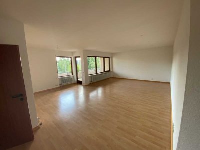 Sonnige 3-Raum-Wohnung mit gehobener Innenausstattung mit Balkon und EBK in Biberach an der Riß