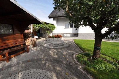 ***Modernisiertes Zwei- bis Dreifamilienhaus in bevorzugter Lage***