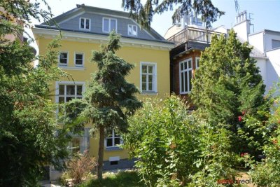 Schöne 4,5 Zimmer Altbau-Villenetage mit Gartennutzung und kleinem KFZ-Stellplatz