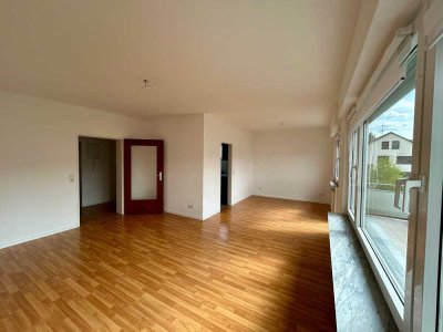 Ab Sofort - Helle und gepflegte 3-Zimmer-Wohnung mit Balkon in Offenbach