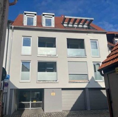 Moderne, barrierefreie 3 Zimmer-Wohnung mit vielen Extras: Einbauküche, Loggia, Kfz-Stellplatz