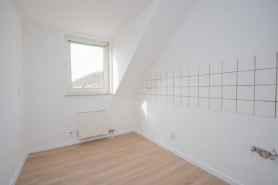 Sanierte Dachgeschosswohnung mit Balkon in Mönchengladbach-Lürrip