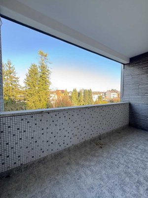 Helle 2-Zimmer-Wohnung mit großer Loggia - 2. Obergeschoss - Girbelsrather Str., Düren