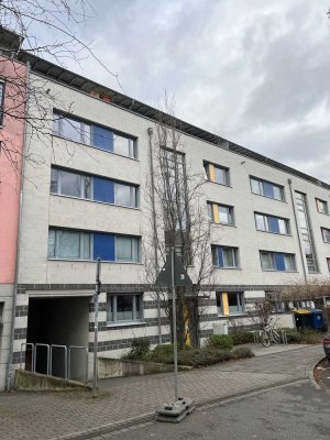 Stilvolle, geräumige und neuwertige 2-Zimmer-Wohnung mit Balkon und EBK in Bonn