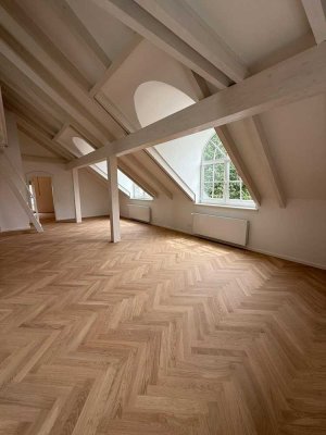 Neuwertige Dachgeschosswohunung in der Innenstadt