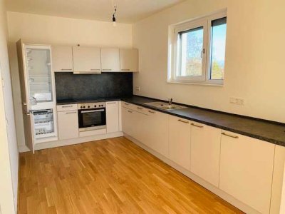 Moderne Wohnung mit toller Dachterrasse und geräumiger Einbauküche