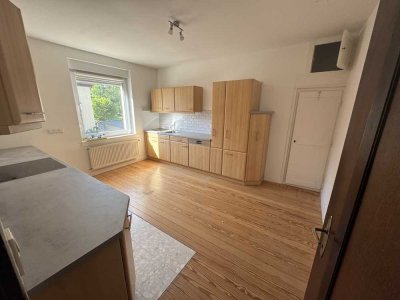 Stilvolle Wohnung in Altbauvilla mit 3 abgeschlossenen Wohneinheiten im Herzen von Neunkirchen zu ve