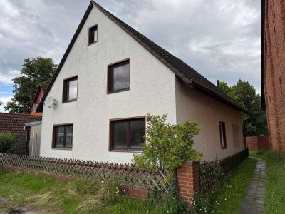 Kernsaniertes Einfamilienhaus auf kl. Grundstück in Groß Lobke!
