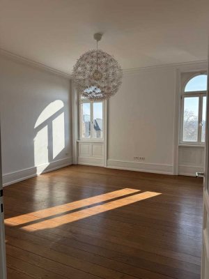 ++ HERRSCHAFTLICHER 4 ZIMMER ALTBAUTRAUM IN BESTER WOHNLAGE ++