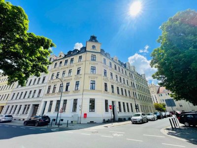 FRISCH RENOVIERT! Gemütliche 1-Raumwohnung, mit Blick ins Grüne, halboffener Küche & modernem Bad!