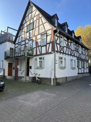 Zwei interessante Wohnhäuser mit 3 Wohneinheiten im Ortskern von Limburg-Lindenholzhausen