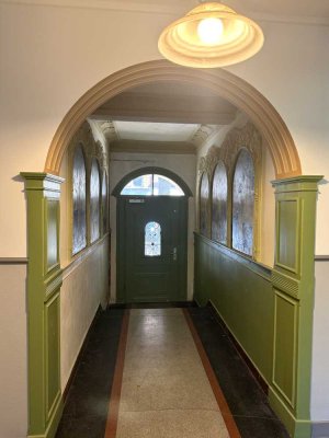 Für Singles und WG - cool modernisierte, 2-Zi. Whg.  in beliebtem Szeneviertel - stilvoller Altbau