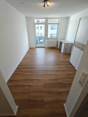 Frisch renovierte 1‑Zimmer‑Wohnung mit Balkon, Garage & neuer Einbauküche – in Bayreuth