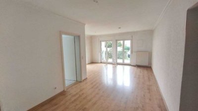 Ebenerdig und ruhig Wohnen, Blick ins Grüne inklusive: Ansprechende 3-Zi-Wohnung mit Terrasse!