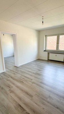 Frisch renovierte 4-Zimmer-Hochparterre-Wohnung in zentraler Lage