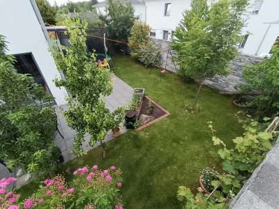 Großzügiges Doppelhaus mit niedrigen Heizkosten und tollem Garten