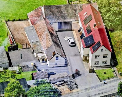 Solider Dreiseitenhof mit viel Land und Forst in Lieske