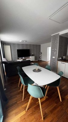 Exklusive, gepflegte 3-Zimmer-Wohnung mit Balkon und großer Dachterrasse