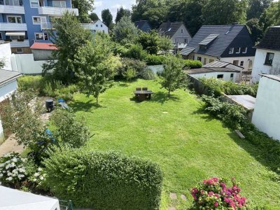 Renovierte 3,5 Zimmer DG-Wohnung mit Küche & Blick ins Grüne in Bochum Werne!
