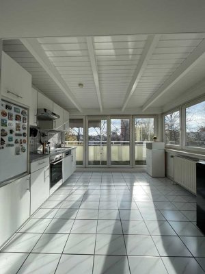 Großzügige, helle 2-Zimmer-Wohnung mit Wohnküche, Balkon und Gartennutzung