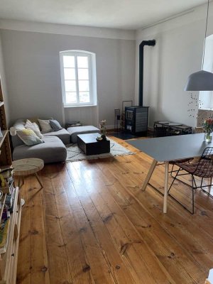 Schöne Altbauwohnung mit Ausblick in die Rheinebene
