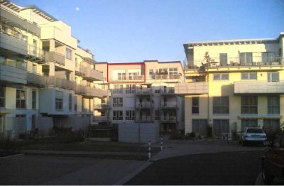 Schöne 4-Zimmer-Penthouse-Wohnung mit Balkon und Einbauküche in Oberursel